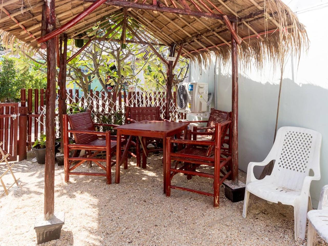 Hotel On The Beach Ko Lanta Exterior foto